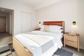 Gratis toiletartikelen, een haardroger, badjassen, pantoffels