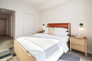 Artículos de tocador gratuitos, secador de pelo, batas, pantuflas