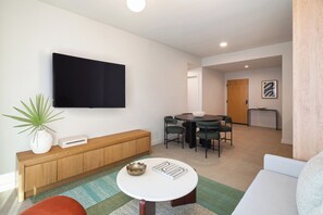 65-Zoll-Flachbildfernseher mit Kabelempfang