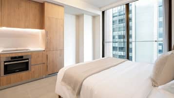 Estudio, 1 cama Queen size, balcón | Sábanas de algodón egipcio y ropa de cama de alta calidad