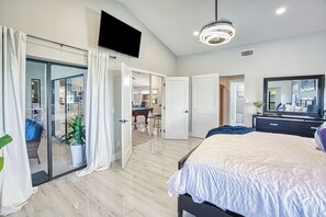 4 soverom, strykejern/-brett, reiseseng for barn og wi-fi (inkludert)