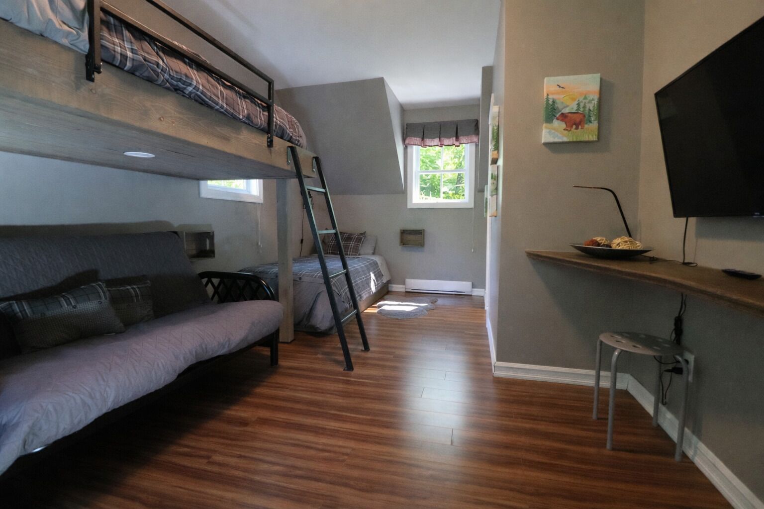 2 bedrooms, desk, iron/ironing board, WiFi (free)