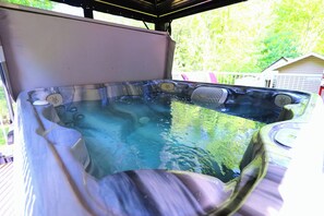 Bain à remous extérieur