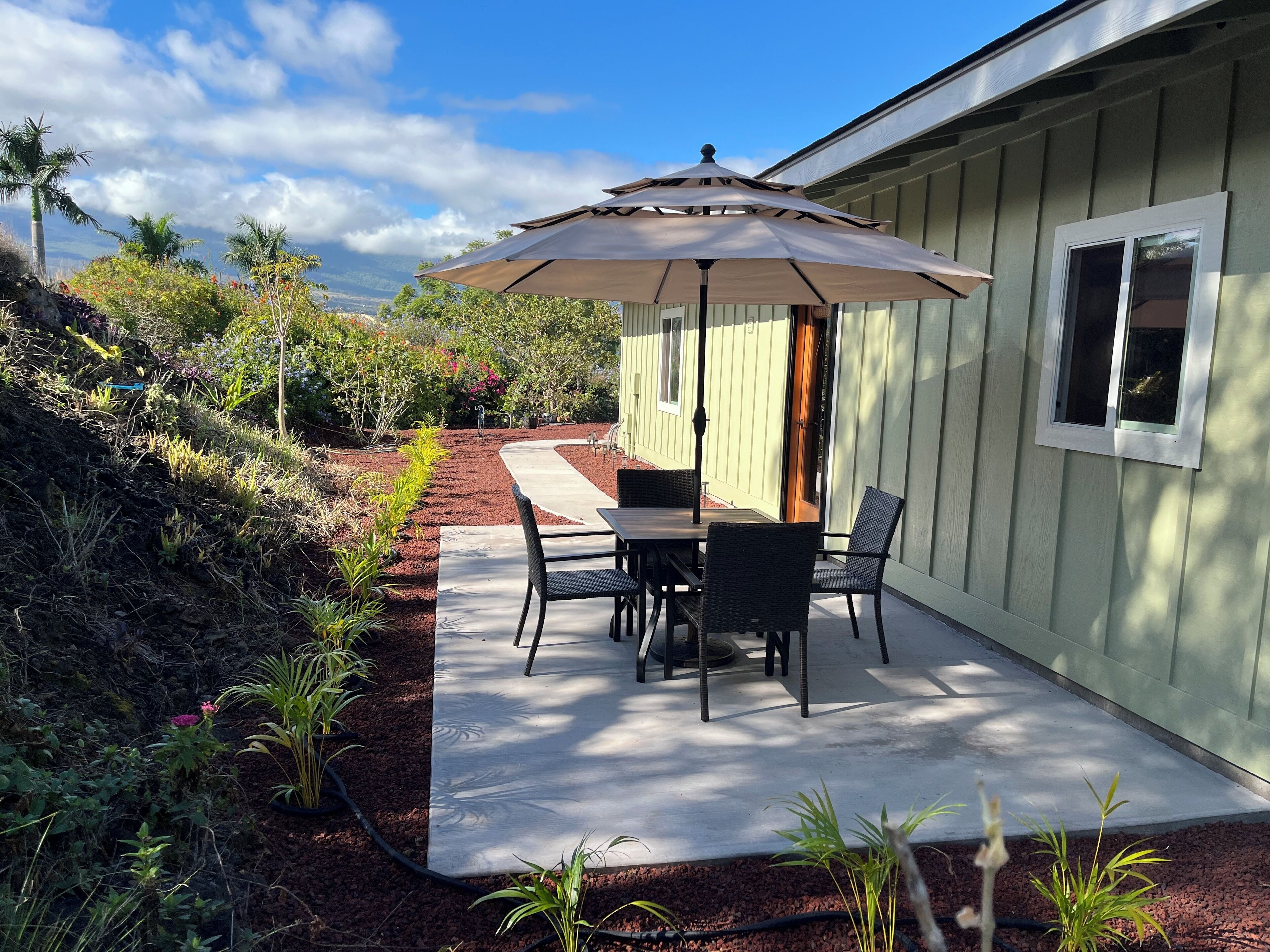 Private apartment in Kona countryside.