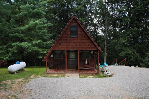 Quiet relaxing Cabin in Wellington backed up to Daniel Boone National Forest. 