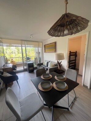 智能电视、电子游戏