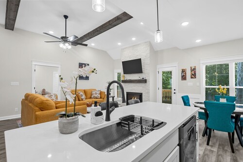 Brand New Modern Comfort • 3BR/2BA Entire House