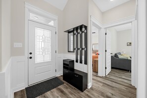 3 bedrooms, desk, iron/ironing board, free WiFi