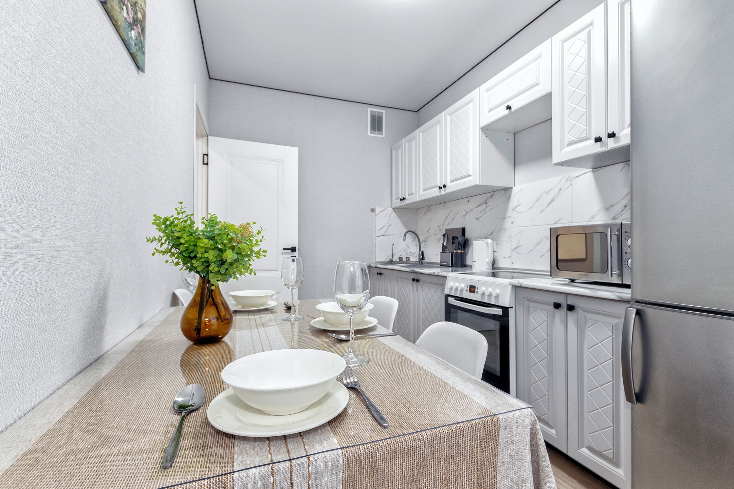 Kühlschrank, Mikrowelle, Ofen, Herdplatte