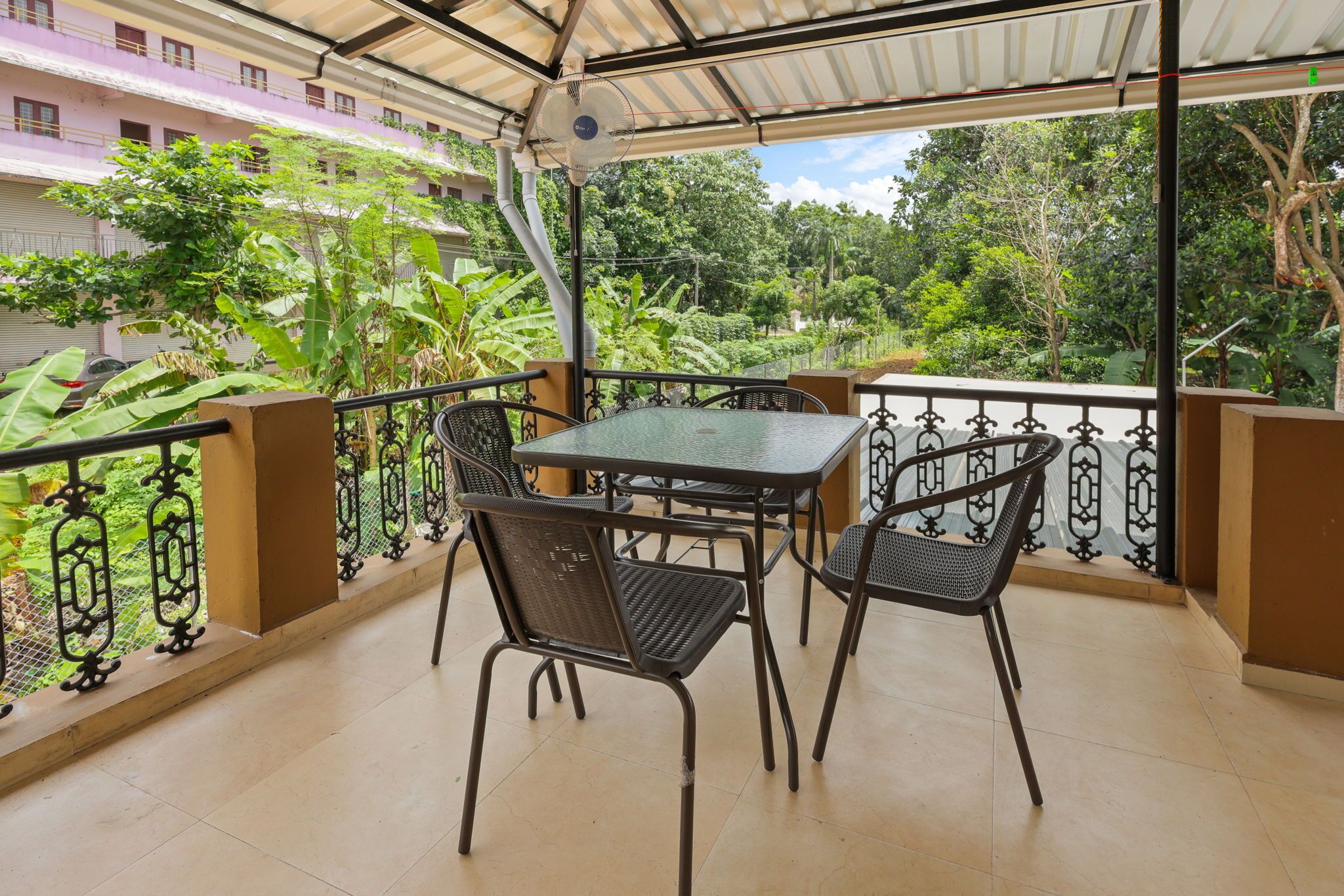 تناول الطعام بالخارج