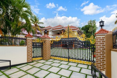 Luxury Oasis 3BR AC Villa- Garden & Balcony Lounge