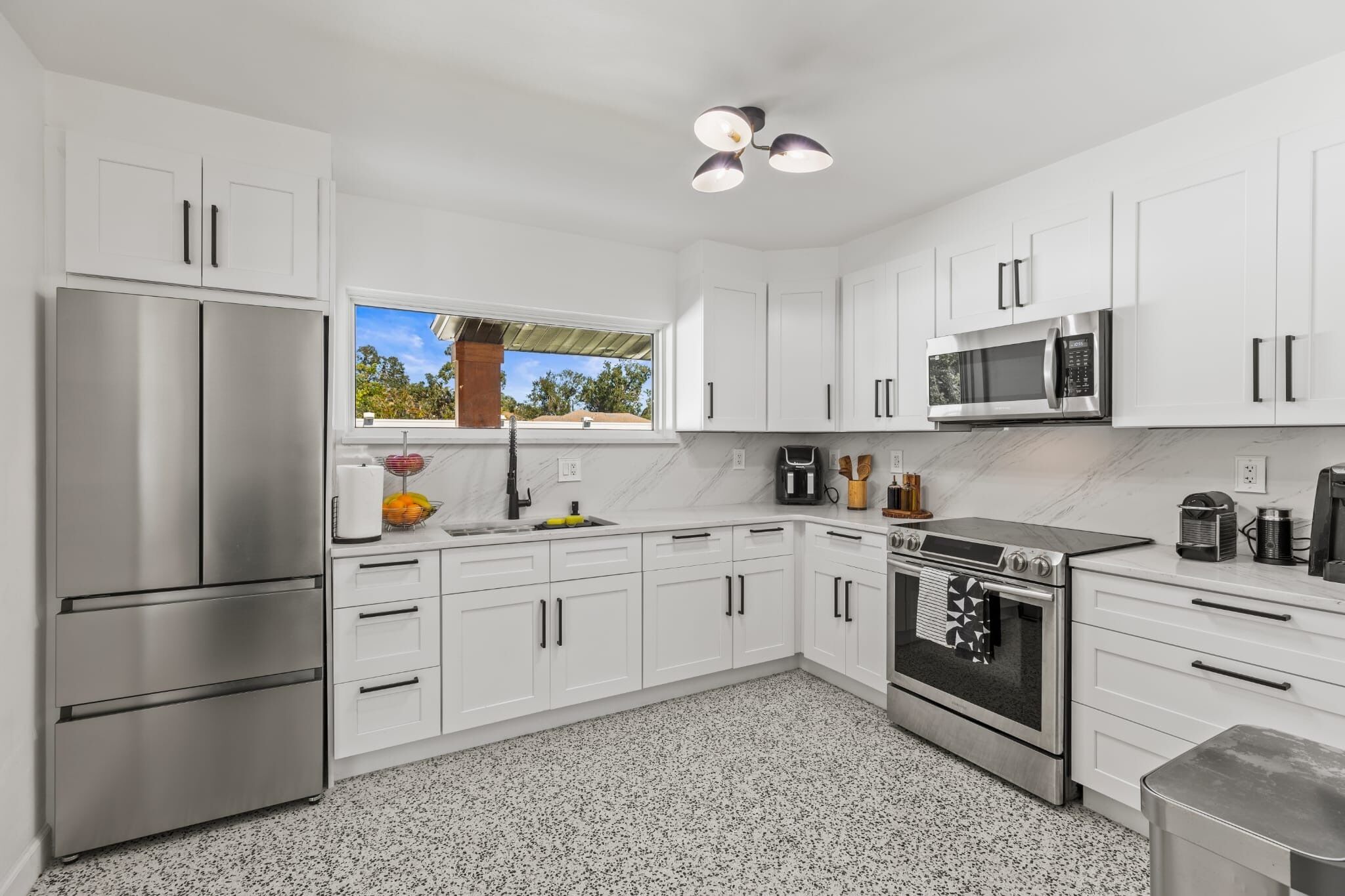 Mikroaaltouuni, uuni, liesi