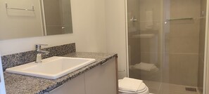 Basic Apartment | Bathroom - Complete and Modern Accommodations in a Building With gym - MCP (Porto Alegre)