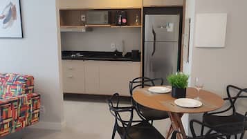Basic Apartment | Dining