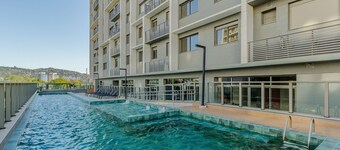 コンプリート アンド モダン アコモデーションズ イン ア ビルディング ウィズ ジム - MCP