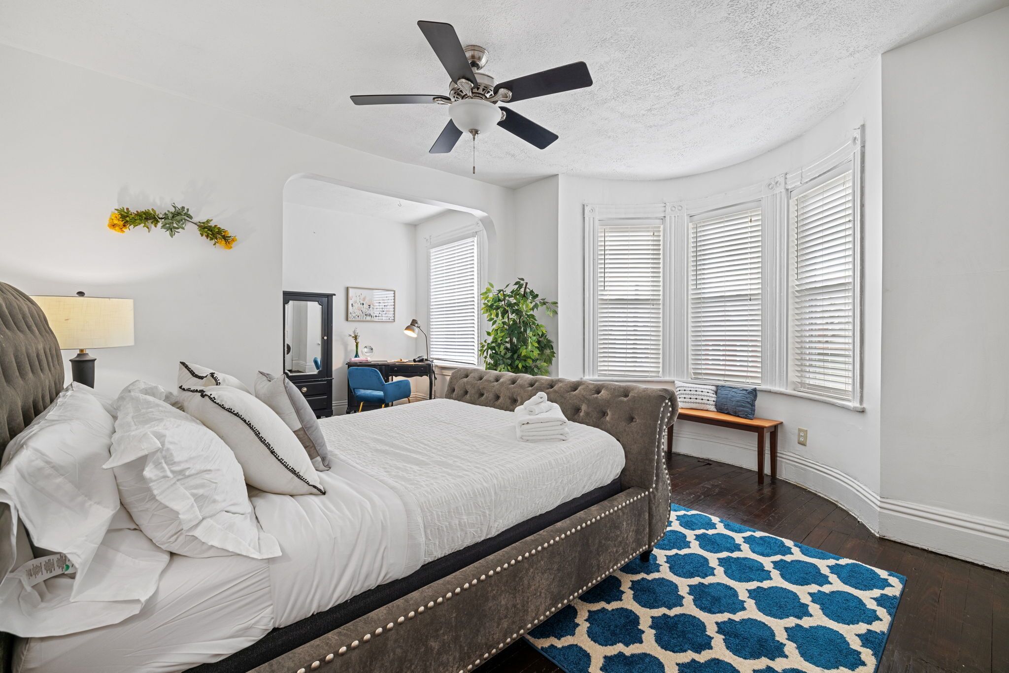 Ropa de cama de alta calidad y escritorio 