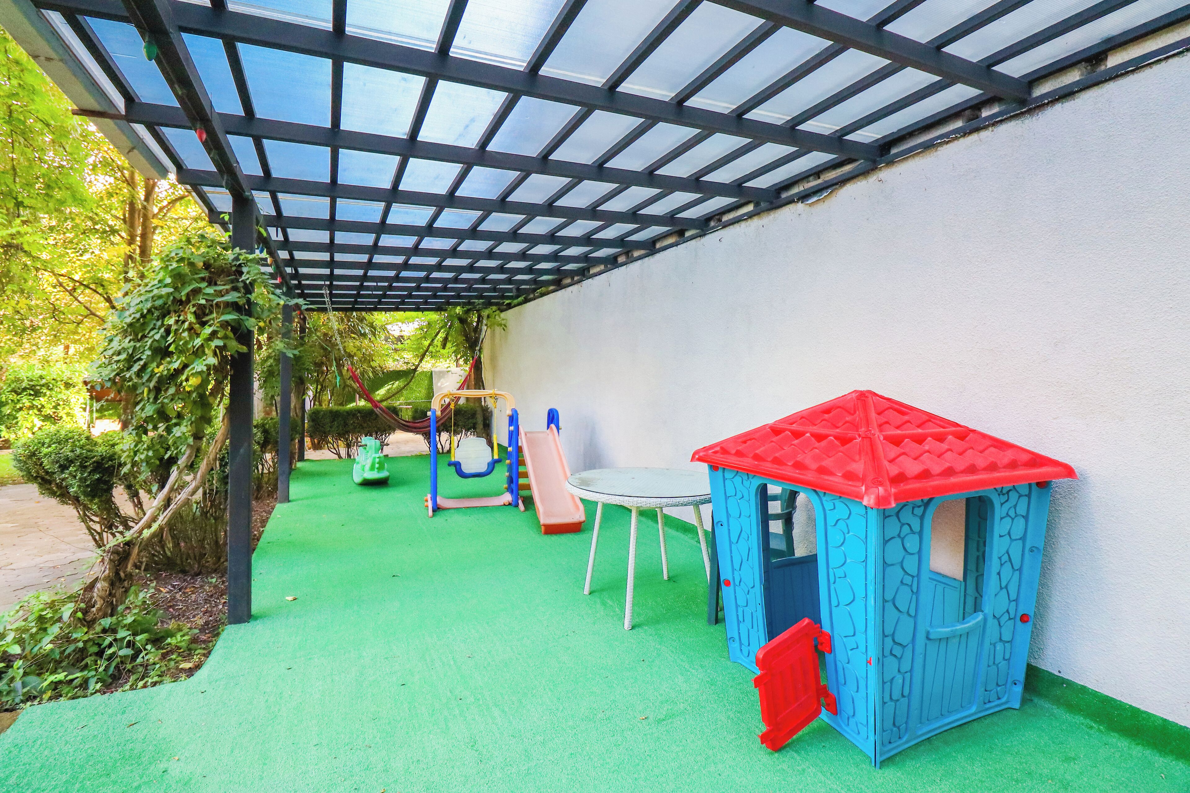 Children’s play area – outdoor
