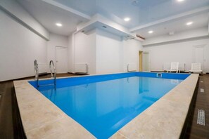 Indoor pool, pool loungers