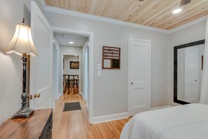 2 soverom, strykejern/-brett, wi-fi og sengetøy