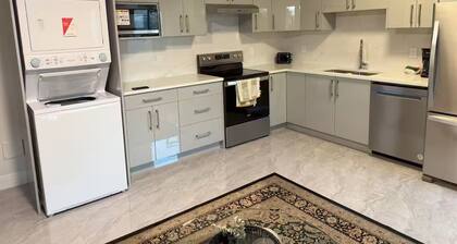 2 Bedroom Suite 20 minutes from YVR Airport & Tsawwassen Ferry Terminal