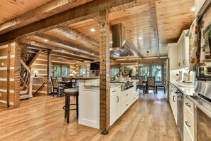 Køleskab, ovn, kogeplade, opvaskemaskine