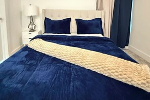 3 bedrooms, iron/ironing board, internet, bed sheets
