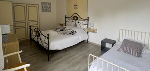 1 bedroom, iron/ironing board, WiFi, bed sheets