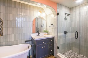 Dusche, Handtücher, Seife, Toilettenpapier