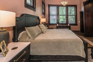 4 bedrooms, iron/ironing board, Internet, bed sheets