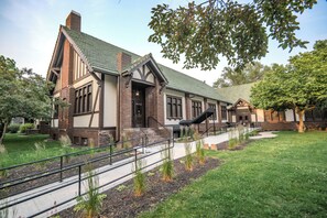 Exterior - The Estuary Indy - Your Private Sanctuary! (Indianapolis)