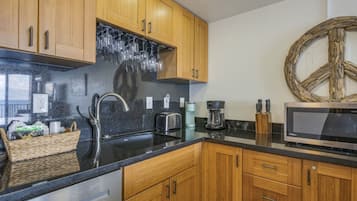 Condo, 1 Bedroom, Resort View | Private kitchen