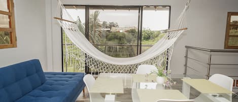 Deluxe-Apartment, Terrasse, Seeblick | Esszimmer