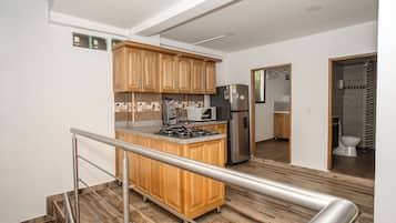 Deluxe appartement, patio, uitzicht op meer | Privékeuken