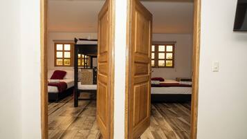 Departamento Deluxe, balcón, vista a la montaña | Wifi gratis y ropa de cama