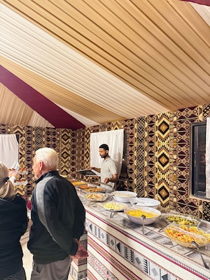 Petit déjeuner buffet compris tous les jours