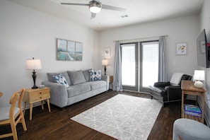 TV - Chic 1-bedroom apartment with fitness room and swimming pool at Town Madison. (Madison)
