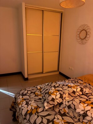 1 Schlafzimmer, Bügeleisen/Bügelbrett, Bettwäsche