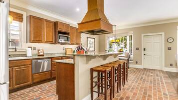 KĂŒhlschrank, Mikrowelle, Ofen, Herdplatte