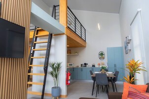 Deluxe Apartment, Patio | Private kitchen | Microwave, cookware/dishes/utensils