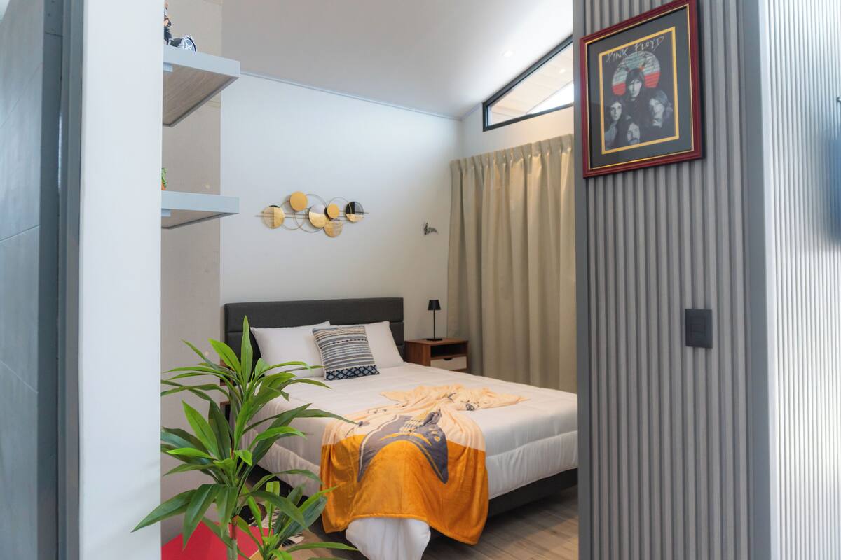 Classic Apartment, Patio | Desk, laptop workspace, iron/ironing board, free WiFi