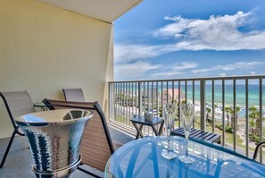 Outdoor dining - Gulf Front-Leeward Key Unit 504-Miramar Beach-Elevator (Miramar Beach)