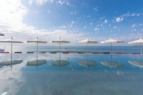 Corner 3BR w Pools + Ocean & City Views | UDARA 2E