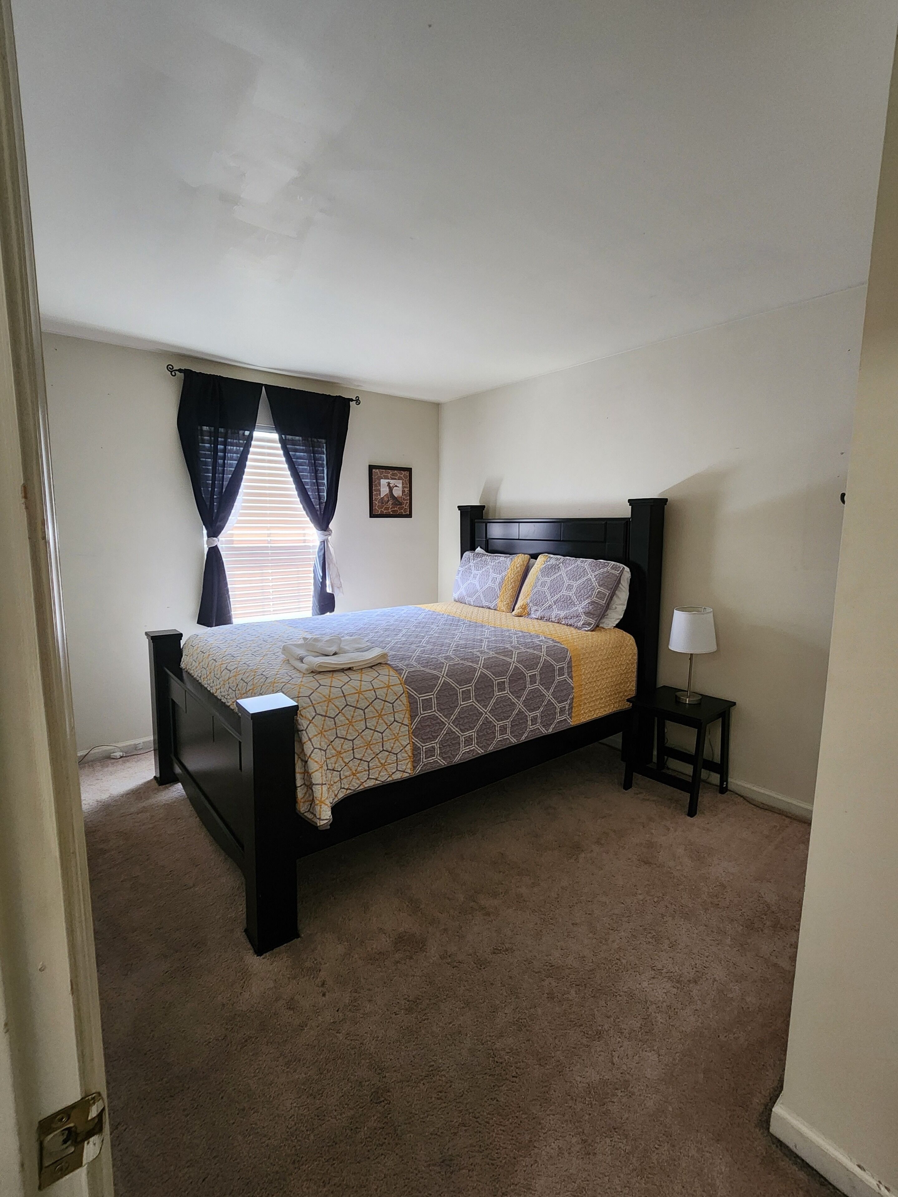 3 habitaciones, tabla de planchar con plancha, wifi y ropa de cama 