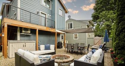 The Gateway House - Charming Family Retreat with Spacious Yard