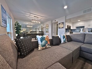 Smart TV, fireplace - Modern Coastal Escape with Breathtaking Ocean View, Communal Pool and Barbecue (Imperial Beach)