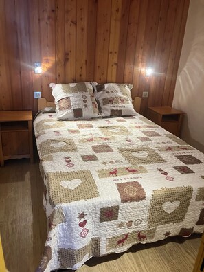 2 bedrooms, iron/ironing board