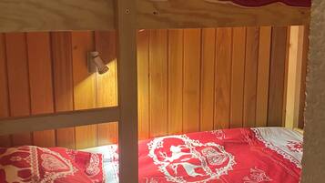 2 chambres, fer et planche Ă repasser