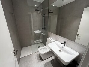 Hårføner, håndklær, såpe og toalettpapir