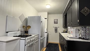 Micro-ondes, four, plaque de cuisson