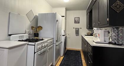 Upstairs Vintage Gem, Blocks to OSU & Downtown